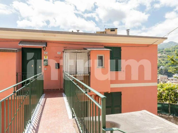 Appartamento trilocale in vendita in via Campodonico, Bolzaneto, Genova