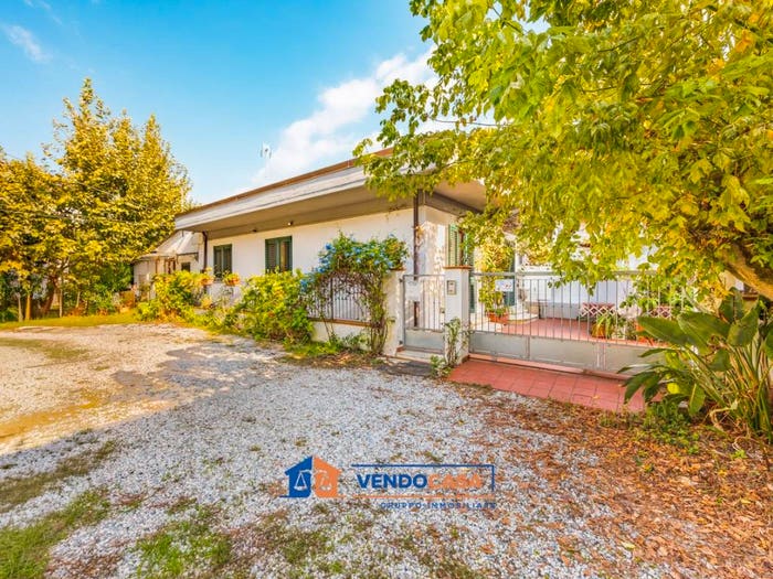 Casa quadrilocale in vendita in Via delle Pinete, Bondano Partaccia, Massa