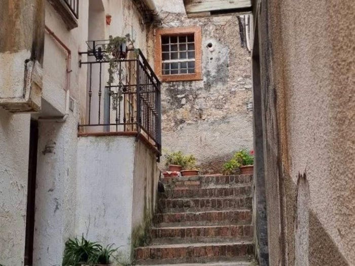 Casa con 6 locali in vendita in Via Pasquale Costantino, Centro, Castelcivita