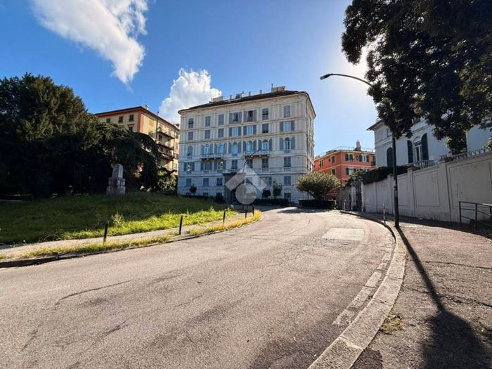 Appartamento con 5 locali in vendita in Corso Carbonara, Castelletto, Genova