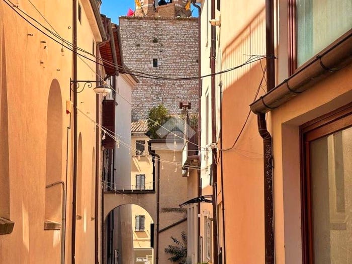 Casa con 6 locali in vendita in Via Casimiri, Centro, Gualdo Tadino