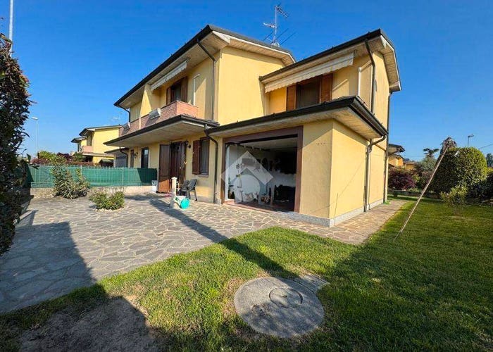 Casa quadrilocale in vendita in Via Moronsel, Torlino Vimercati