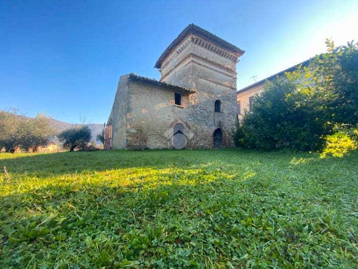 Casa quadrilocale in vendita in Via Ugo La Malfa, Centro, Acquasparta