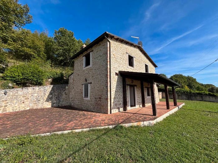Casa trilocale in vendita in Via Roma, Centro, Rocca Sinibalda