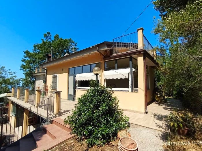 Casa con 6 locali in vendita in Camaiore Paese, Camaiore