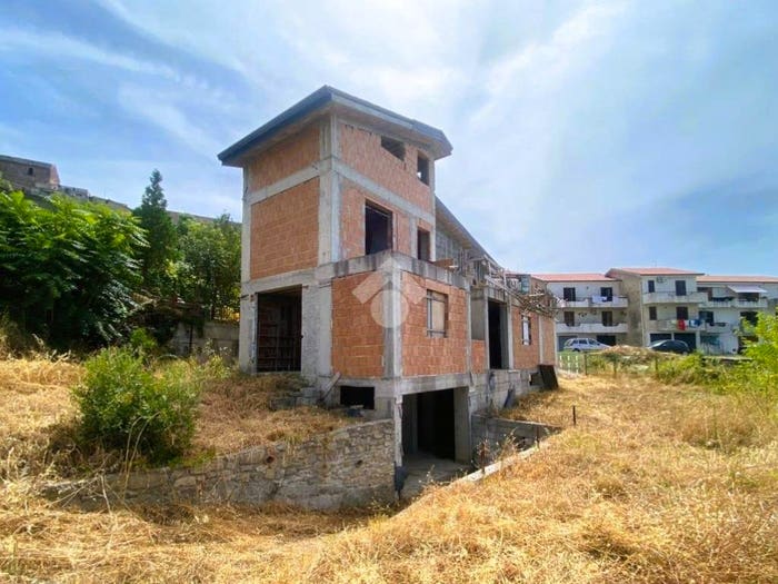 Casa quadrilocale in vendita in Via Strada A Variante Provinciale, Centro, Fuscaldo