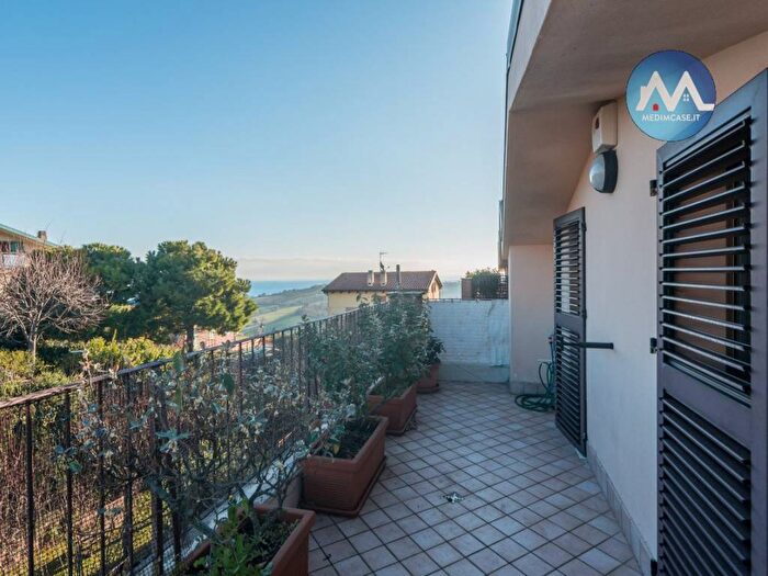 Appartamento con 6 locali in vendita in via delle Querce, Trebbiantico, Pesaro