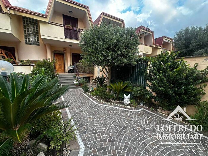 Casa trilocale in vendita in Via Muro di Piombo, Acerra