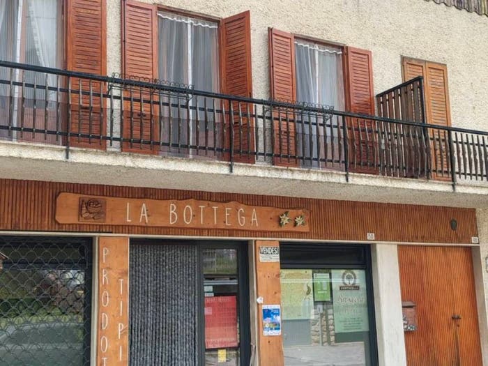 Casa con 6 locali in vendita in Via Monica, Centro, Roncobello
