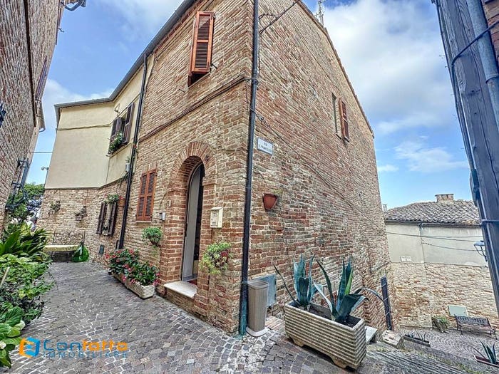 Casa quadrilocale in vendita in Via Domenico Morelli, Centro, Montalto delle Marche