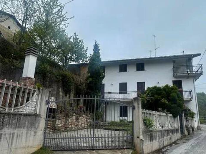Casa con 6 locali in vendita in Località Bertolini Soprani No Number, Monastero di Vasco