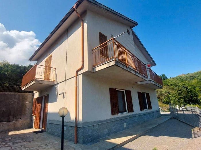Appartamento trilocale in vendita in Via Cappella Nuova, Centro, Boissano