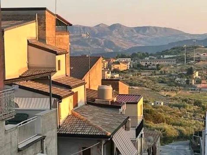Casa con 5 locali in vendita in Via Martiri Xvi Marzo, Cianciana