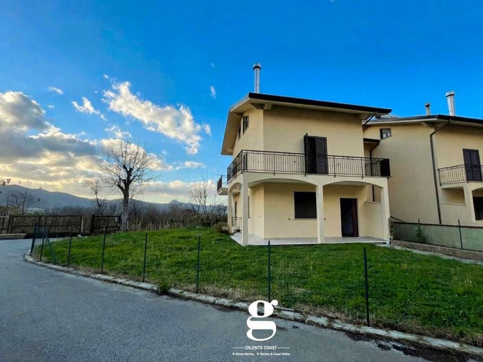 Casa con 6 locali in vendita in località Troiani snc, Serino