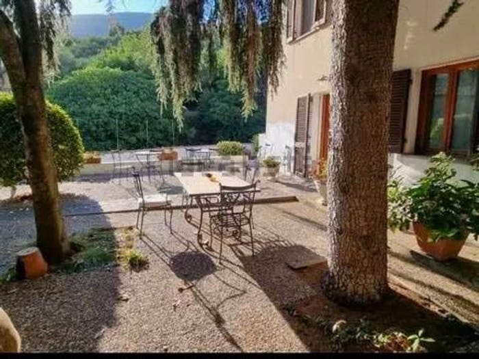 Casa con 6 locali in vendita in Calci