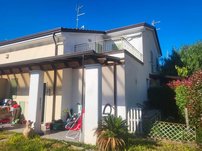 Casa con 6 locali in vendita in Casano Dogana Isola, Luni
