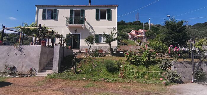 Casa con 7 locali in vendita in Via San Dalmazio, Savona