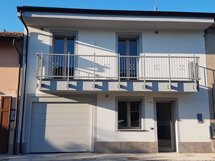 Casa trilocale in vendita in Via Roma, Centro, Fombio