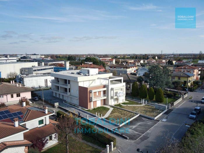 Appartamento con 6 locali in vendita in Via Alcide De Gasperi, Centro, Grisignano di Zocco