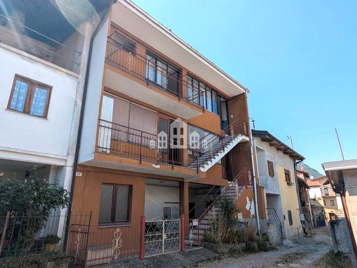 Casa con 5 locali in vendita in via Conte Michele Cagnis, Centro, Lessolo