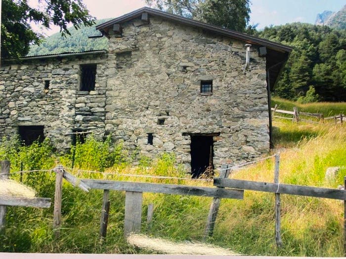 Casa bilocale in vendita in Frazione Poira, Civo