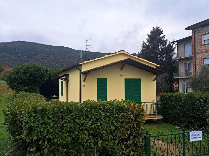 Casa bilocale in vendita in Via della Sapienza, Magione