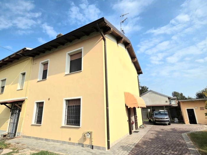 Casa con 6 locali in vendita in Via Enrico Fermi, Villarotta, Luzzara