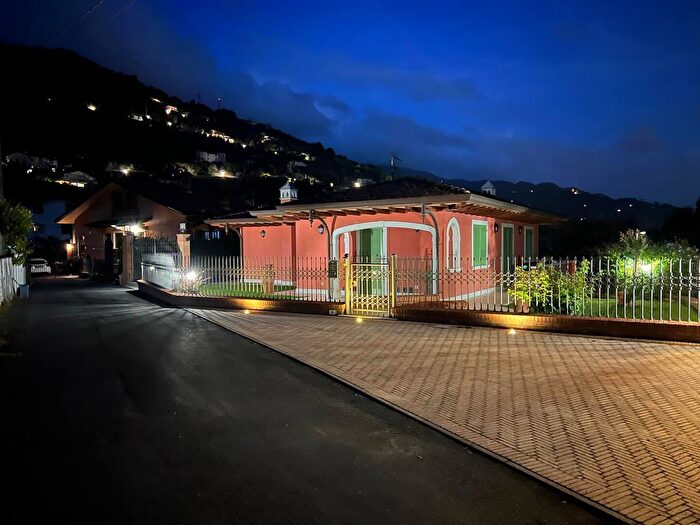 Casa con 10 locali in vendita in Strettoia, Pietrasanta