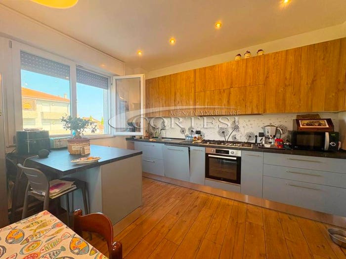 Casa con 6 locali in vendita in Via Cesanense, Mondolfo