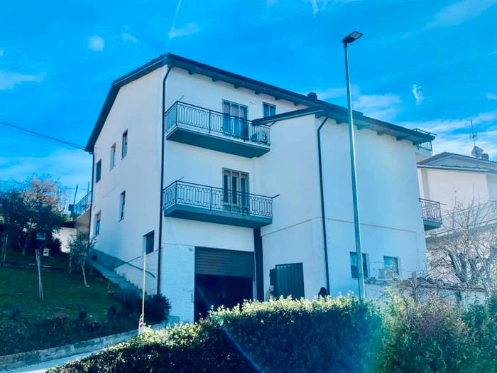 Appartamento quadrilocale in vendita in Via San Bartolomeo, Centro, Cupramontana