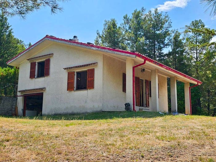 Casa con 6 locali in vendita in FRAZIONE PRECICCHIE, Fabriano