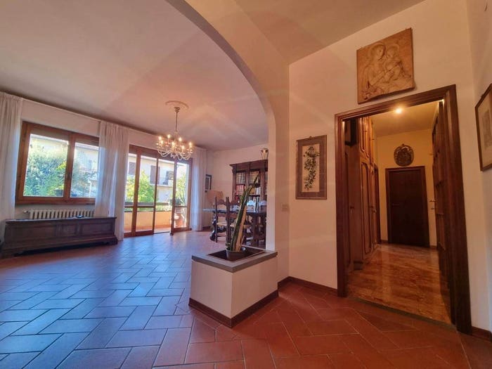 Appartamento con 5 locali in vendita in Via Castruccio Castracani, Centro, Lastra a Signa
