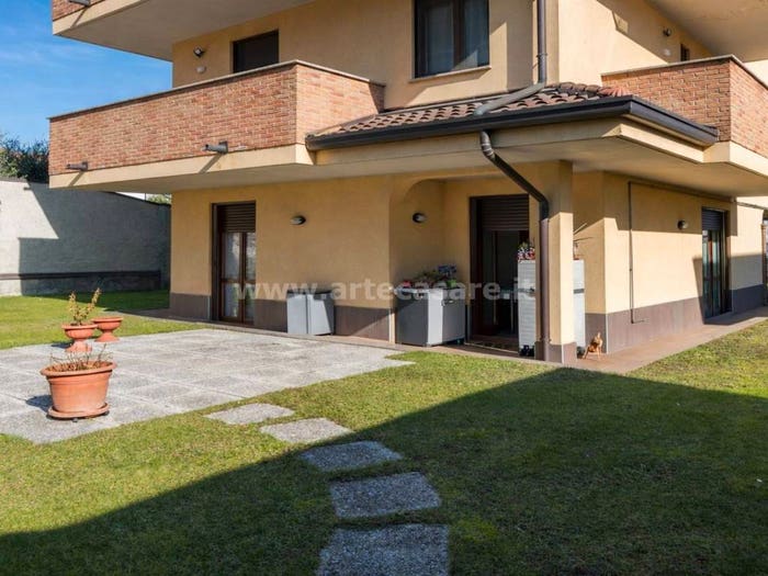 Appartamento trilocale in vendita in Via Maggio, Canegrate