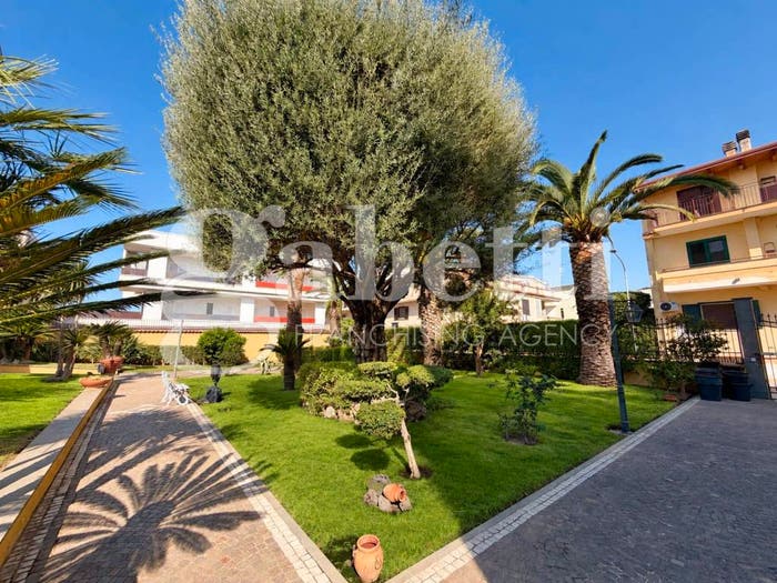 Casa con 6 locali in vendita in Via Giancarlo Siani, Parete