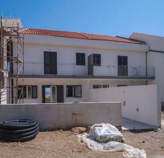 Casa con 6 locali in vendita in Via Maria Teresa D'Austria, Santa Teresa di Riva