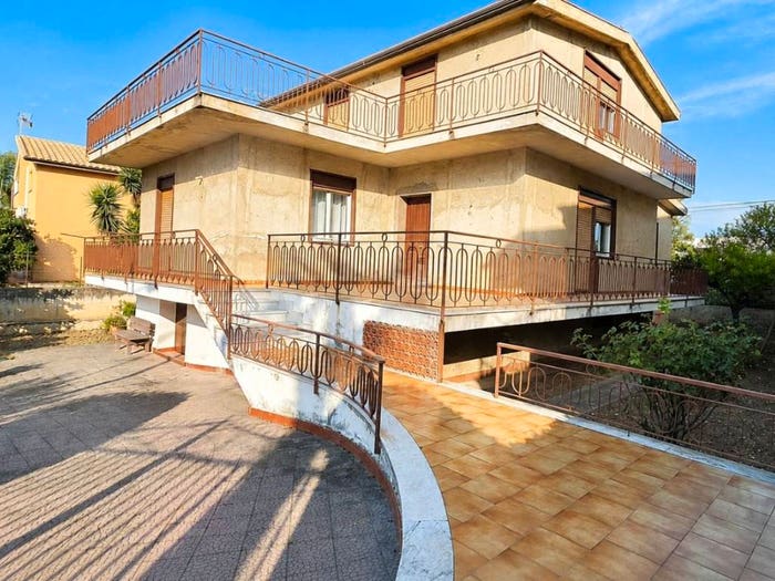 Casa con 6 locali in vendita in Via Santo Carlino, San Leone Villaseta Villaggio, Agrigento