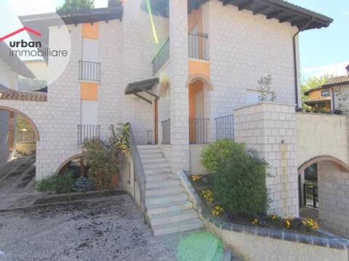 Casa con 6 locali in vendita in Via Manieri, Sant'Elia Bazzano, L'Aquila