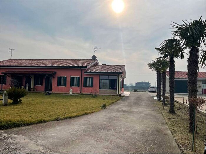Casa con 5 locali in vendita in Via Frignolo, Codevigo