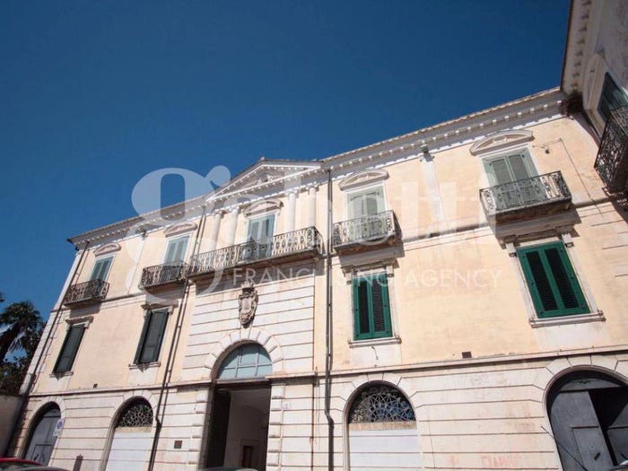Appartamento con 6 locali in vendita in Piazza Trento e Trieste, Centro, Isernia