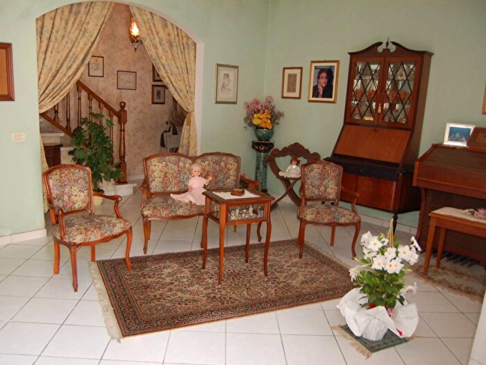 Casa con 7 locali in vendita in Viareggio