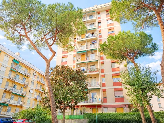 Appartamento trilocale in vendita in Via Borzoli, Sestri Ponente, Genova