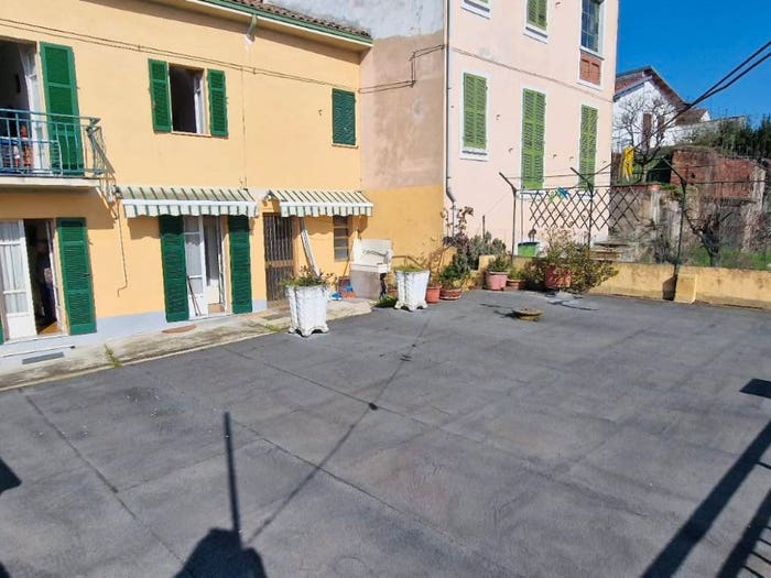Casa con 6 locali in vendita in Via Fiume, Montecastello