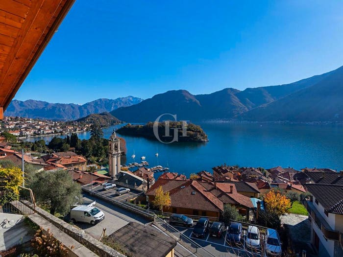 Appartamento con 6 locali in vendita in Via Vecchia Regina, Sala Comacina