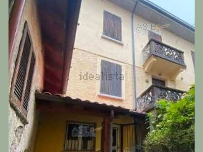Appartamento con 5 locali in vendita in Località Orascio, Maccagno con Pino e Veddasca