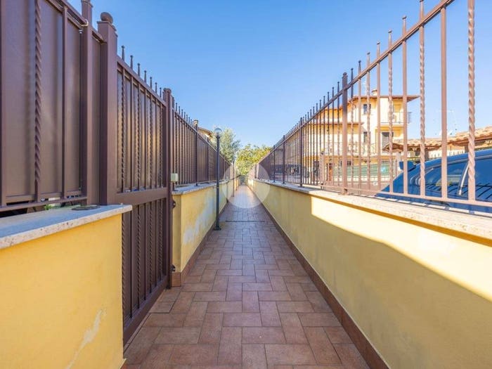 Appartamento bilocale in vendita in Via oniferi, Rocca Cencia, Roma