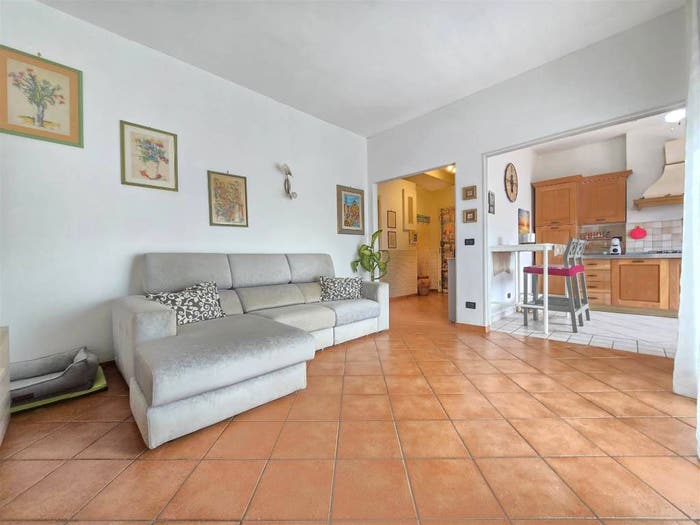 Appartamento con 6 locali in vendita in Centro, Massa