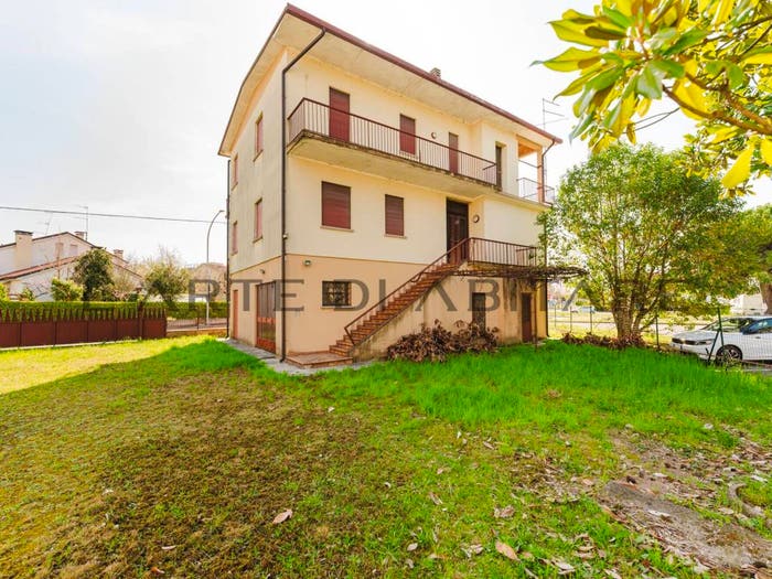 Casa con 6 locali in vendita in Via Luigi Settembrini, Centro, Conegliano