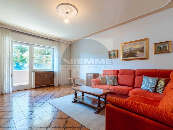 Appartamento trilocale in vendita in Via Maggio, Centro, Merano