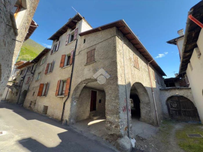 Casa con 6 locali in vendita in Via Robustelli, Centro, Grosotto