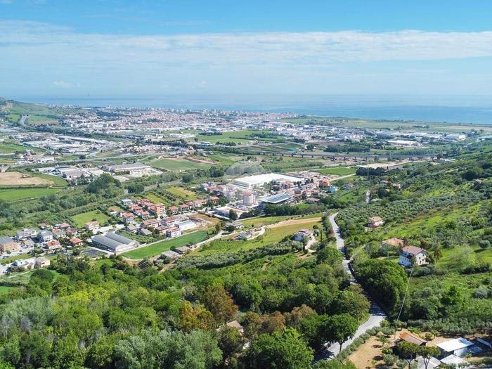 Casa con 6 locali in vendita in Via Truentina, Colonnella